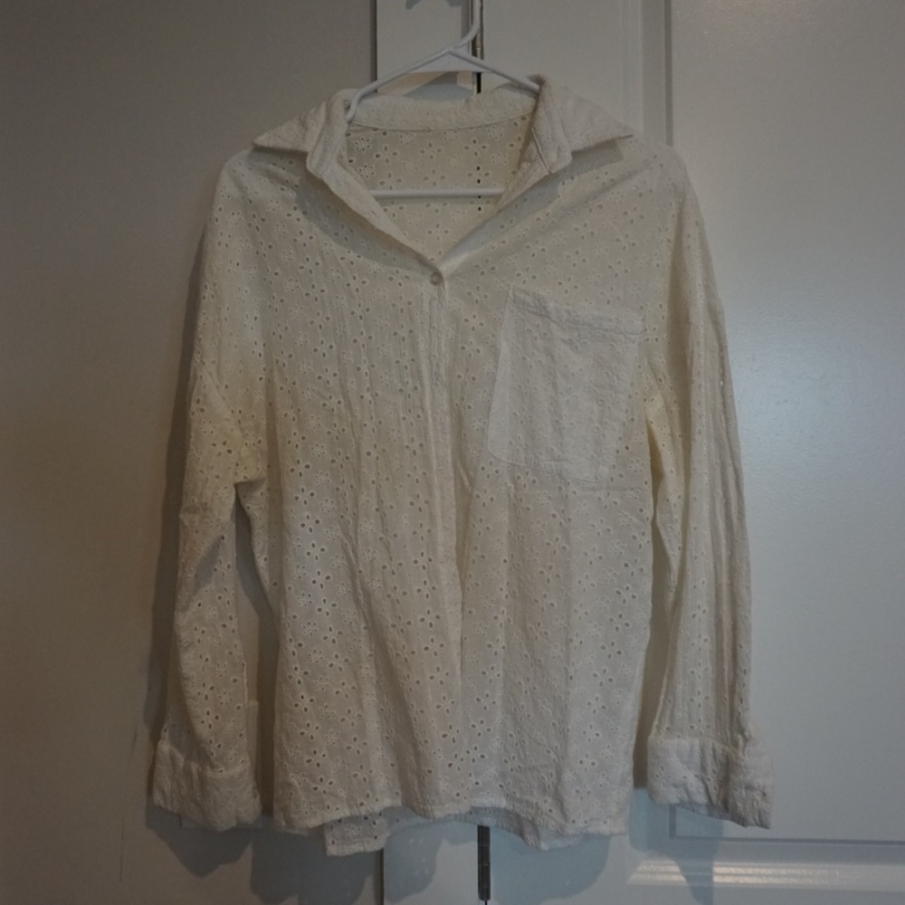 VINTAGE EYELET BUTTON UP